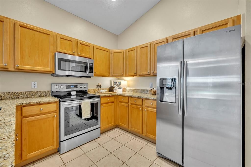 合同活跃: $465,000 (4 贝兹, 2 浴室, 1847 平方英尺)