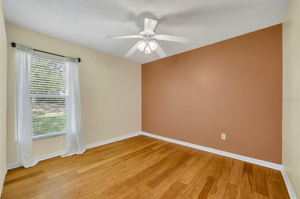 合同活跃: $465,000 (4 贝兹, 2 浴室, 1847 平方英尺)