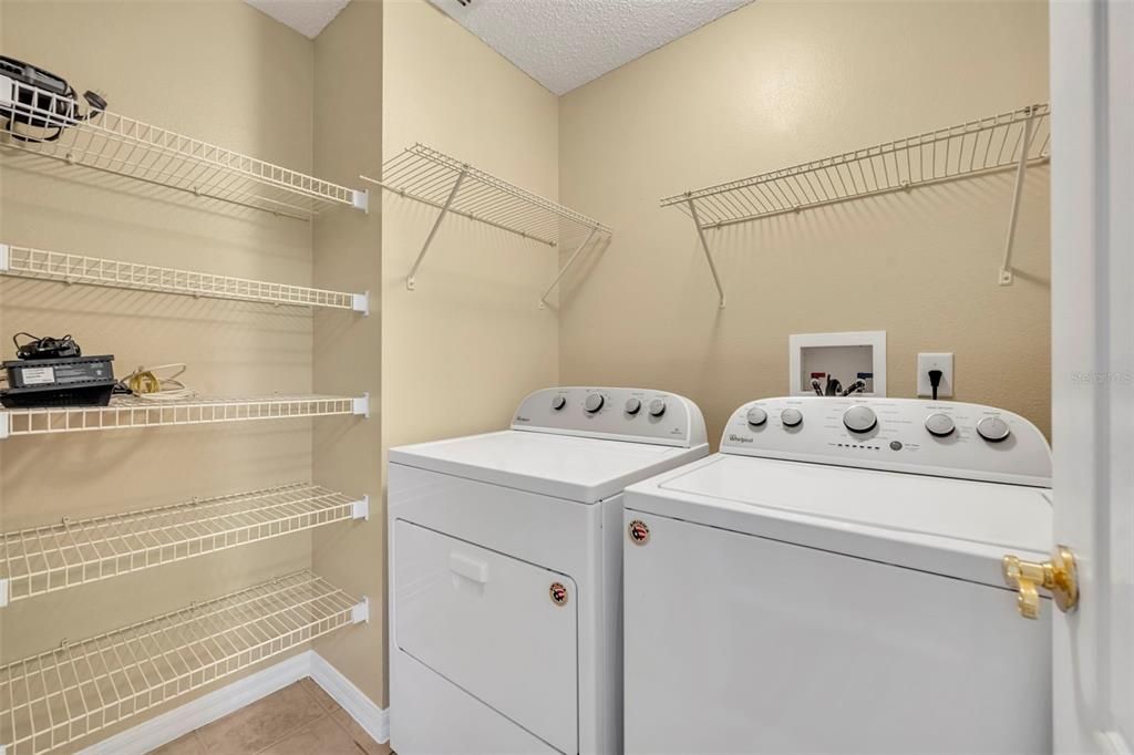 合同活跃: $465,000 (4 贝兹, 2 浴室, 1847 平方英尺)