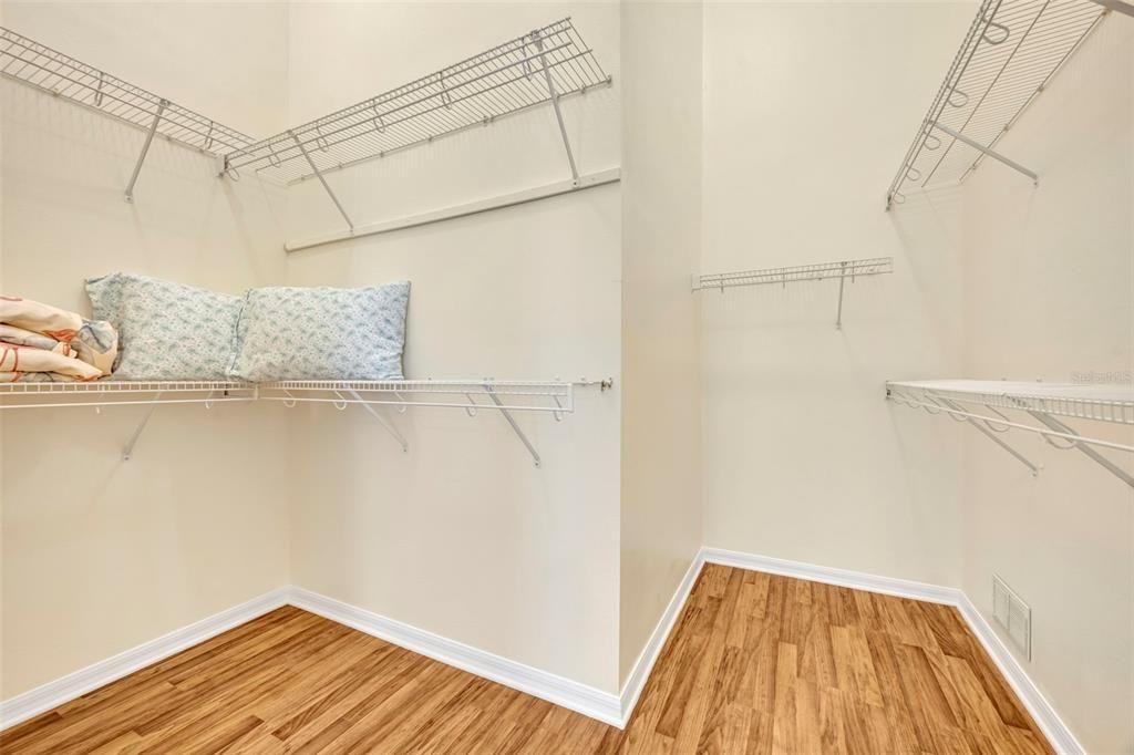 合同活跃: $465,000 (4 贝兹, 2 浴室, 1847 平方英尺)