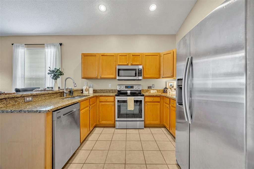 合同活跃: $465,000 (4 贝兹, 2 浴室, 1847 平方英尺)