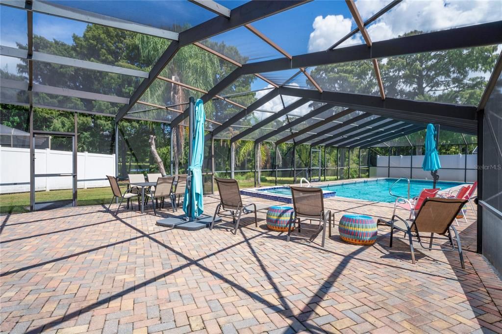 Под контрактом: $415,000 (3 спален, 3 ванн, 2052 Квадратных фут)