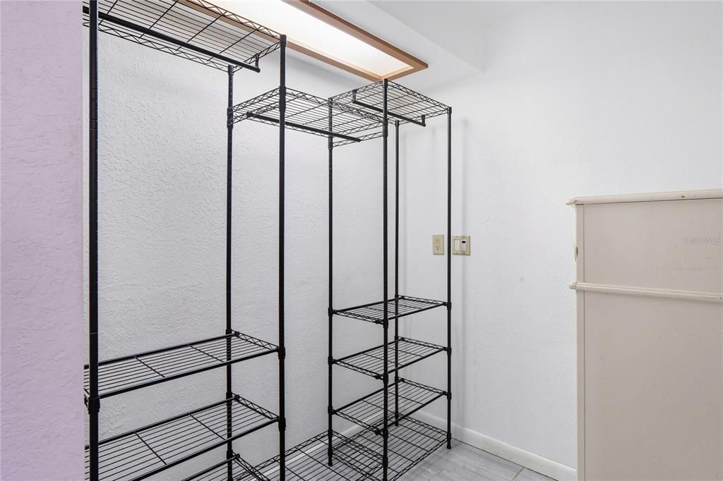 Под контрактом: $415,000 (3 спален, 3 ванн, 2052 Квадратных фут)