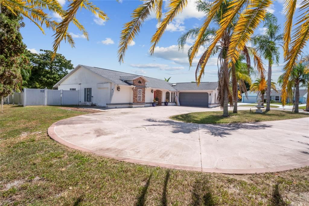 Под контрактом: $415,000 (3 спален, 3 ванн, 2052 Квадратных фут)