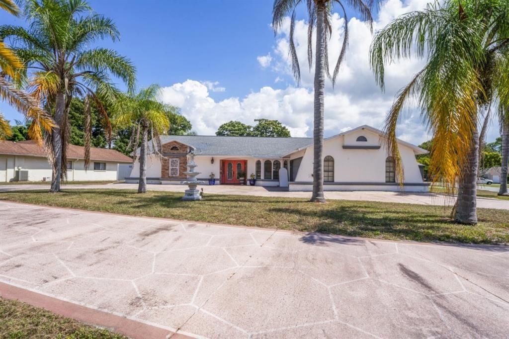 Под контрактом: $415,000 (3 спален, 3 ванн, 2052 Квадратных фут)