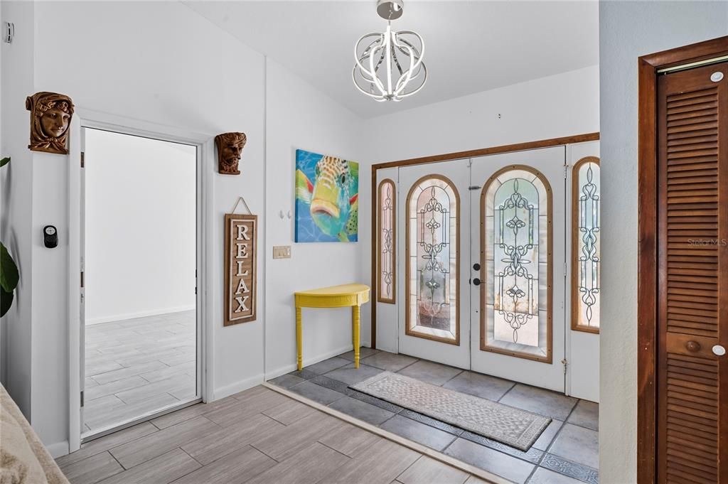 Под контрактом: $415,000 (3 спален, 3 ванн, 2052 Квадратных фут)