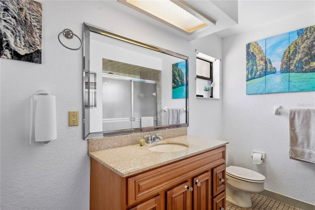 Под контрактом: $415,000 (3 спален, 3 ванн, 2052 Квадратных фут)