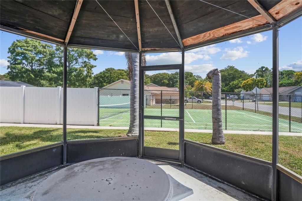 Под контрактом: $415,000 (3 спален, 3 ванн, 2052 Квадратных фут)