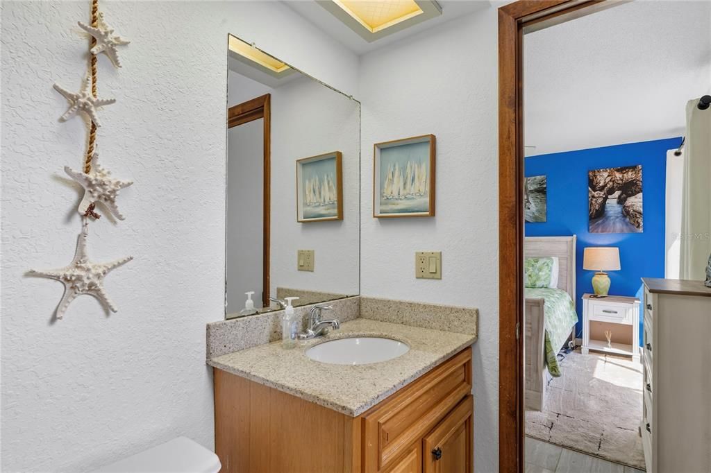 Под контрактом: $415,000 (3 спален, 3 ванн, 2052 Квадратных фут)