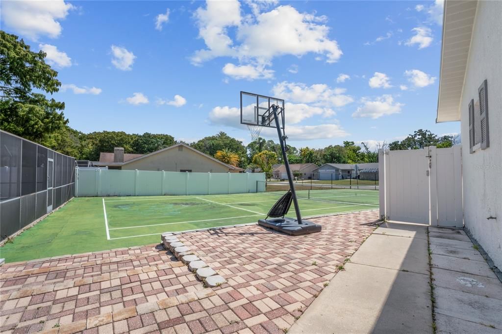 Под контрактом: $415,000 (3 спален, 3 ванн, 2052 Квадратных фут)