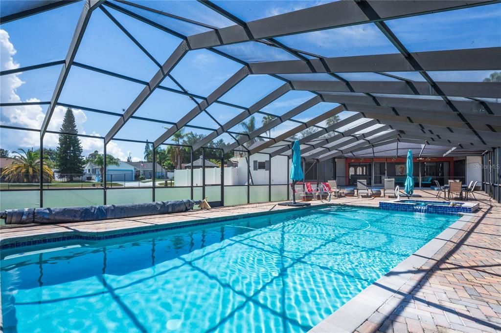 Под контрактом: $415,000 (3 спален, 3 ванн, 2052 Квадратных фут)