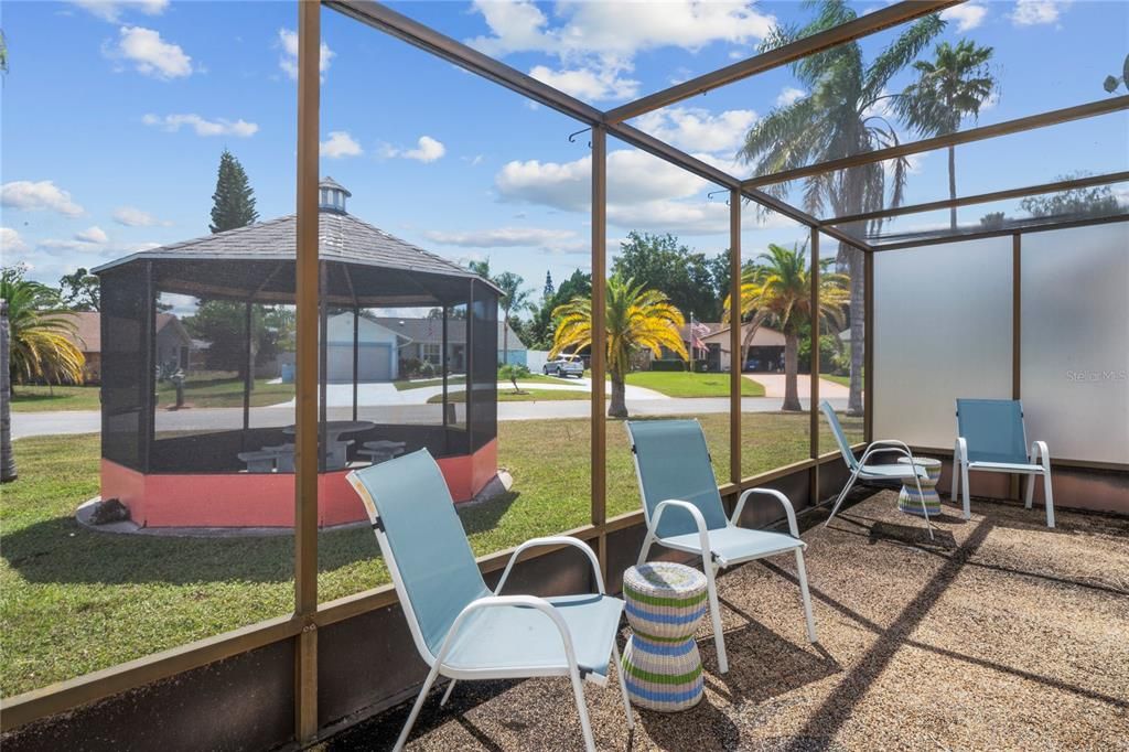 Под контрактом: $415,000 (3 спален, 3 ванн, 2052 Квадратных фут)