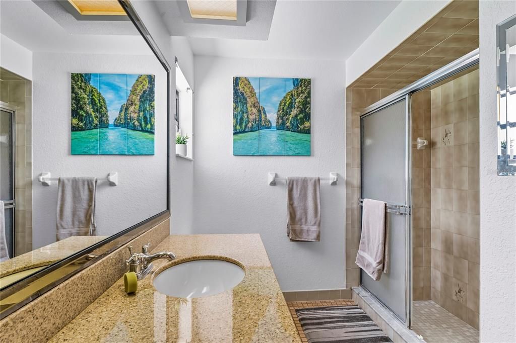 Под контрактом: $415,000 (3 спален, 3 ванн, 2052 Квадратных фут)