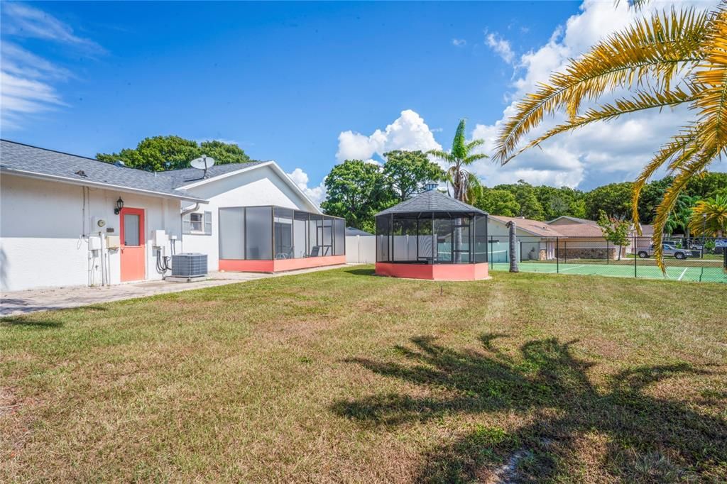 Под контрактом: $415,000 (3 спален, 3 ванн, 2052 Квадратных фут)