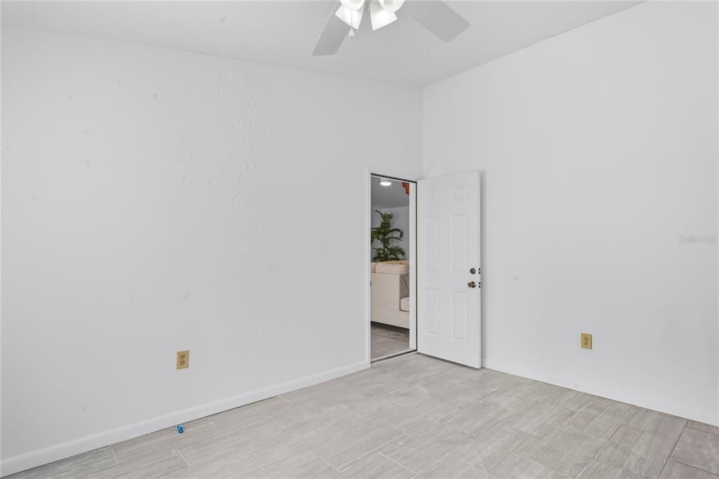 Под контрактом: $415,000 (3 спален, 3 ванн, 2052 Квадратных фут)