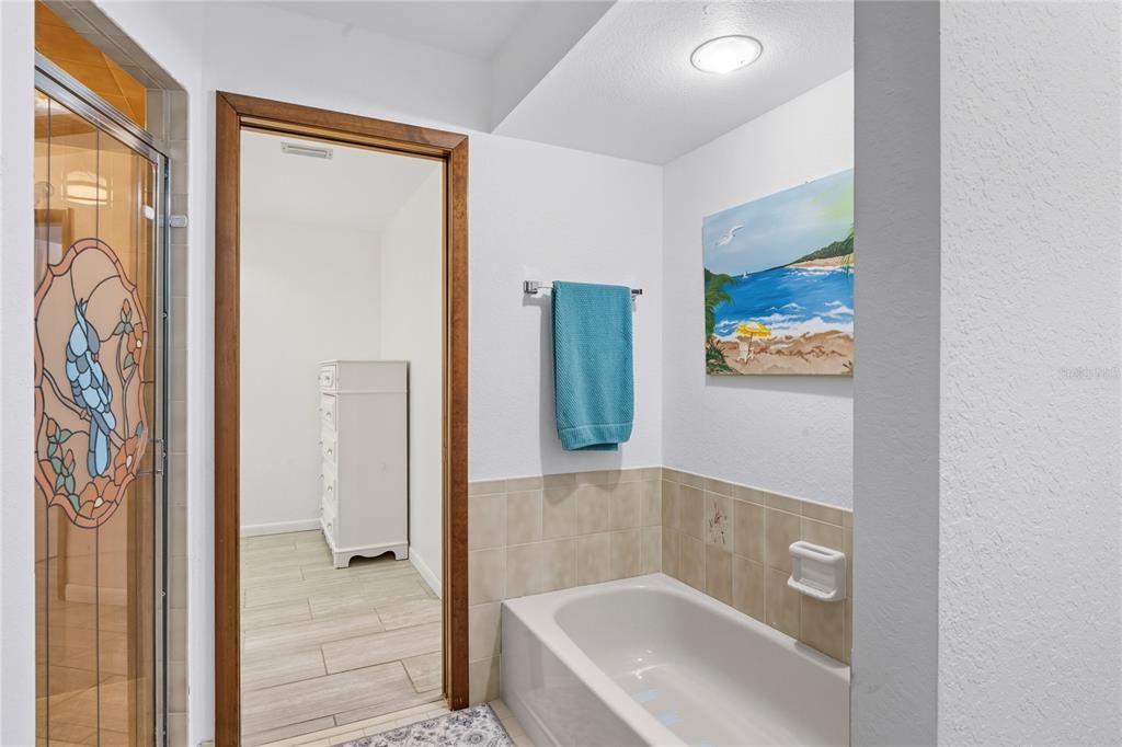 Под контрактом: $415,000 (3 спален, 3 ванн, 2052 Квадратных фут)