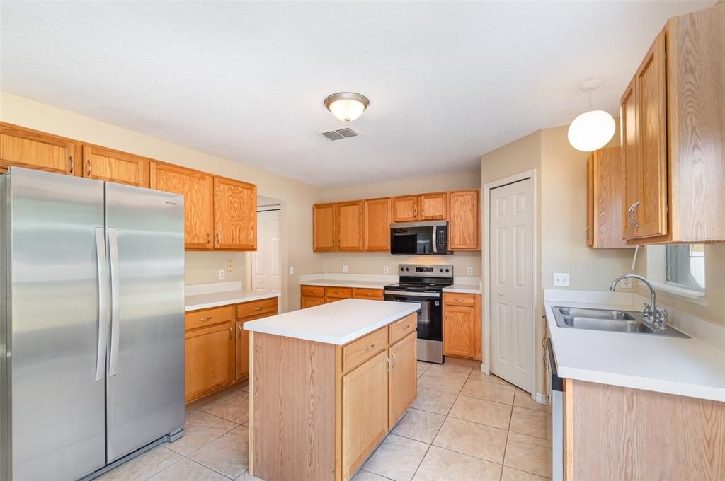 For Sale: $314,900 (3 beds, 2 baths, 2332 Square Feet)