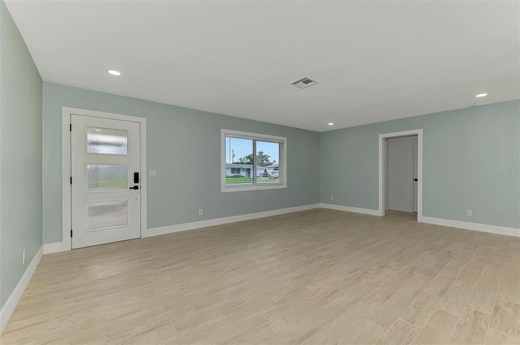 For Sale: $389,000 (3 beds, 2 baths, 1839 Square Feet)