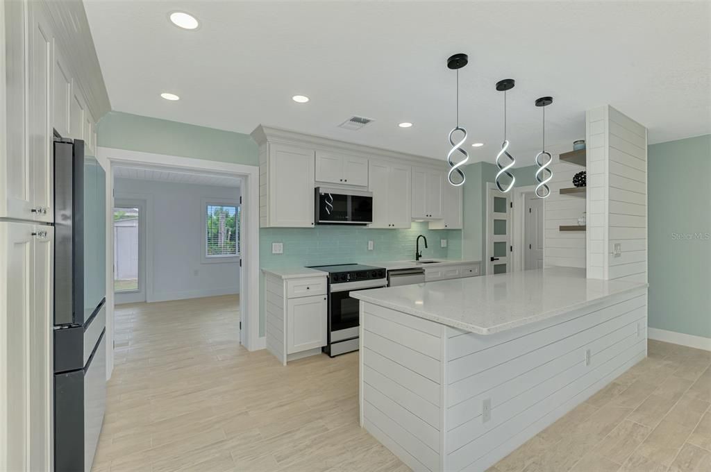 For Sale: $389,000 (3 beds, 2 baths, 1839 Square Feet)