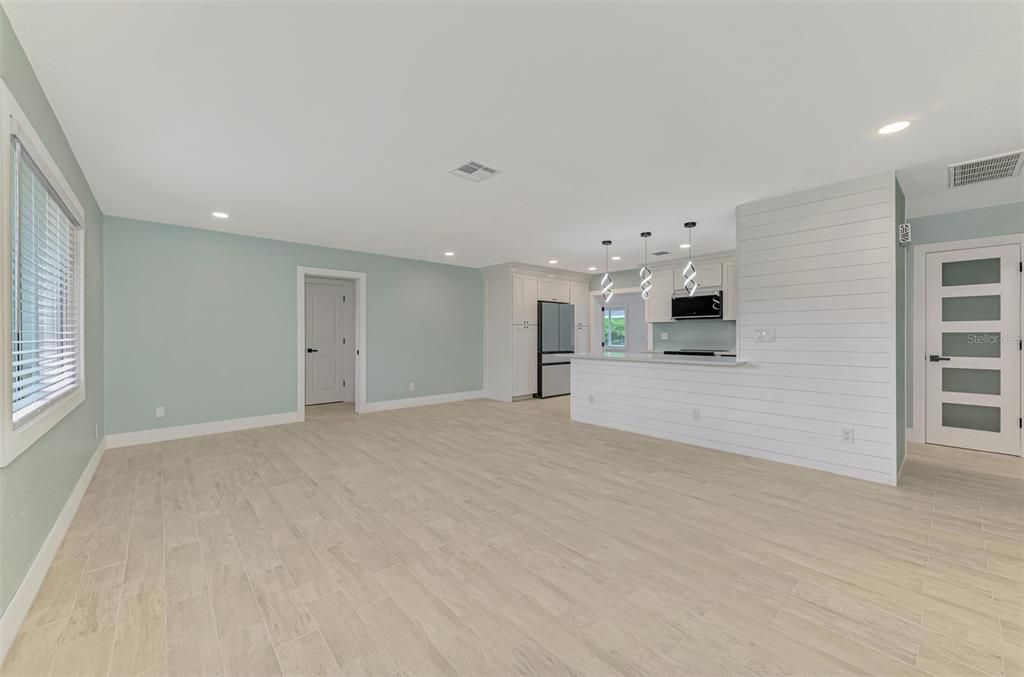 For Sale: $389,000 (3 beds, 2 baths, 1839 Square Feet)