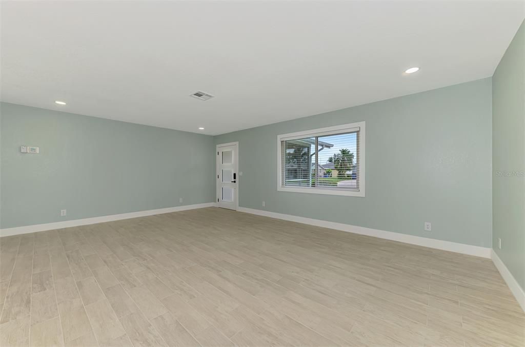 For Sale: $389,000 (3 beds, 2 baths, 1839 Square Feet)