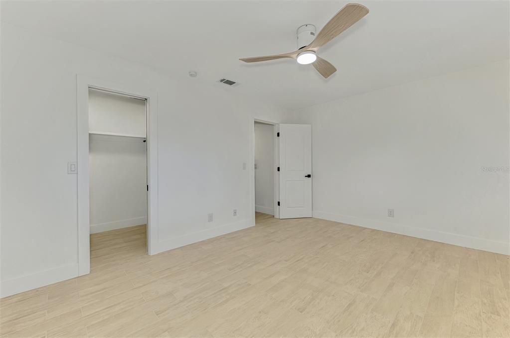 For Sale: $389,000 (3 beds, 2 baths, 1839 Square Feet)