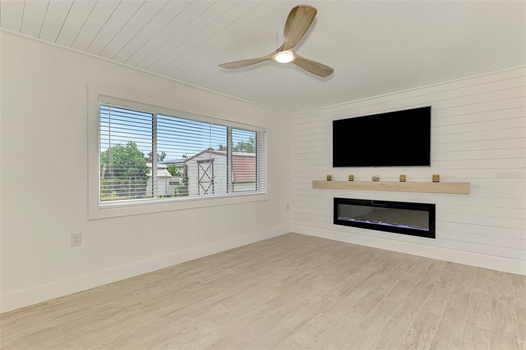 For Sale: $389,000 (3 beds, 2 baths, 1839 Square Feet)