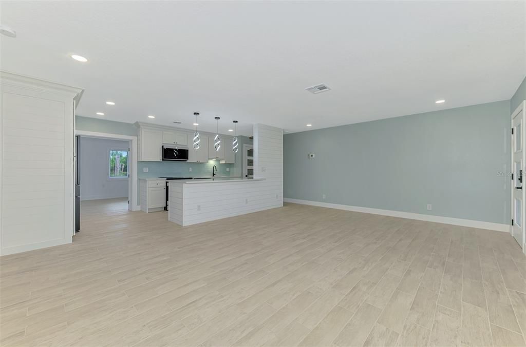 For Sale: $389,000 (3 beds, 2 baths, 1839 Square Feet)