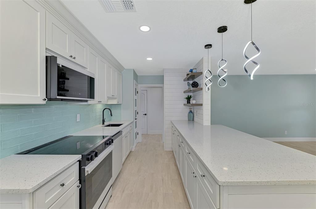 For Sale: $389,000 (3 beds, 2 baths, 1839 Square Feet)