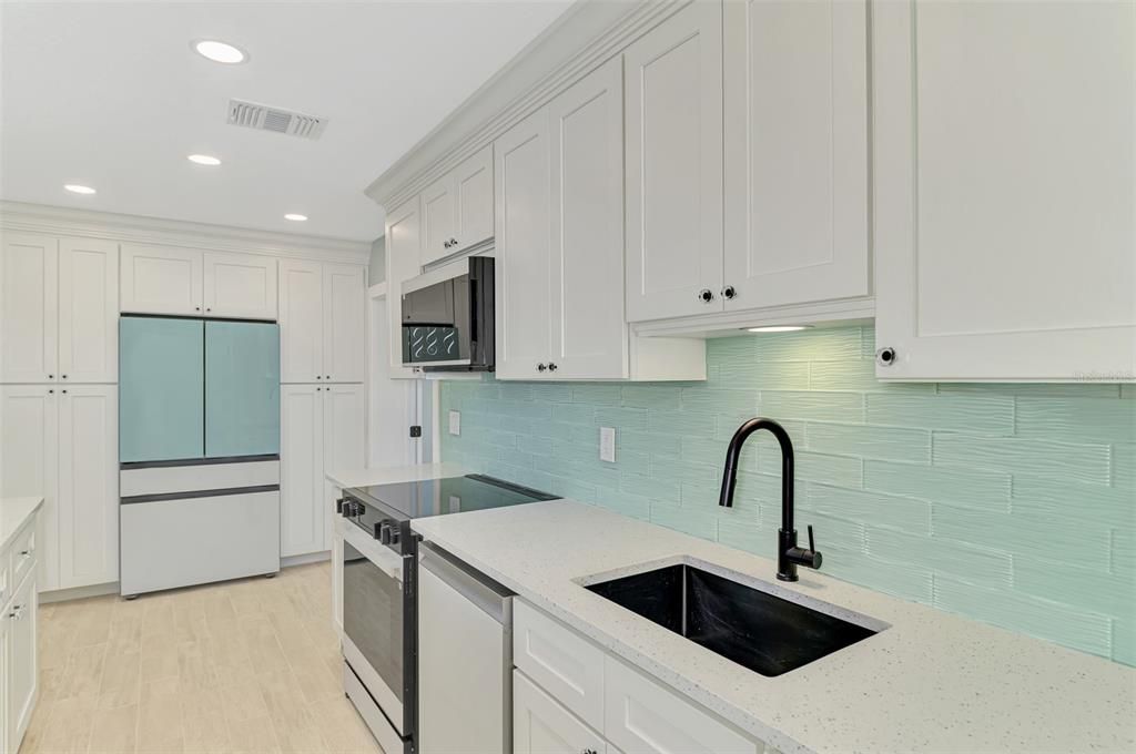 For Sale: $389,000 (3 beds, 2 baths, 1839 Square Feet)