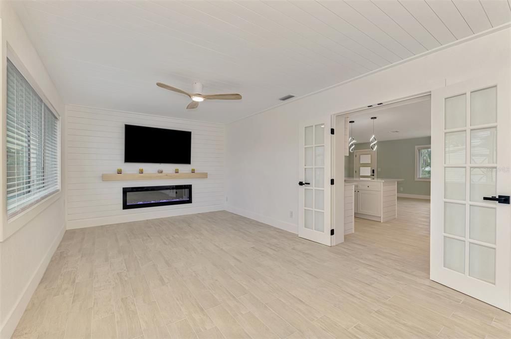 For Sale: $389,000 (3 beds, 2 baths, 1839 Square Feet)