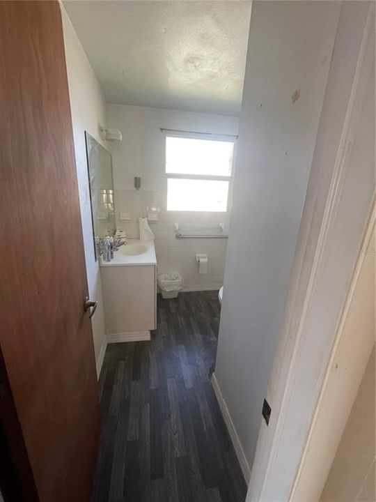 Active With Contract: $185,000 (3 beds, 1 baths, 1125 Square Feet)