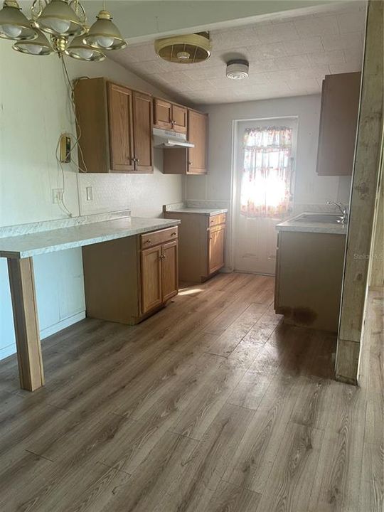 Active With Contract: $185,000 (3 beds, 1 baths, 1125 Square Feet)