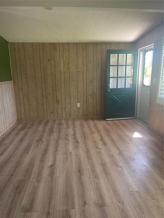 Active With Contract: $185,000 (3 beds, 1 baths, 1125 Square Feet)