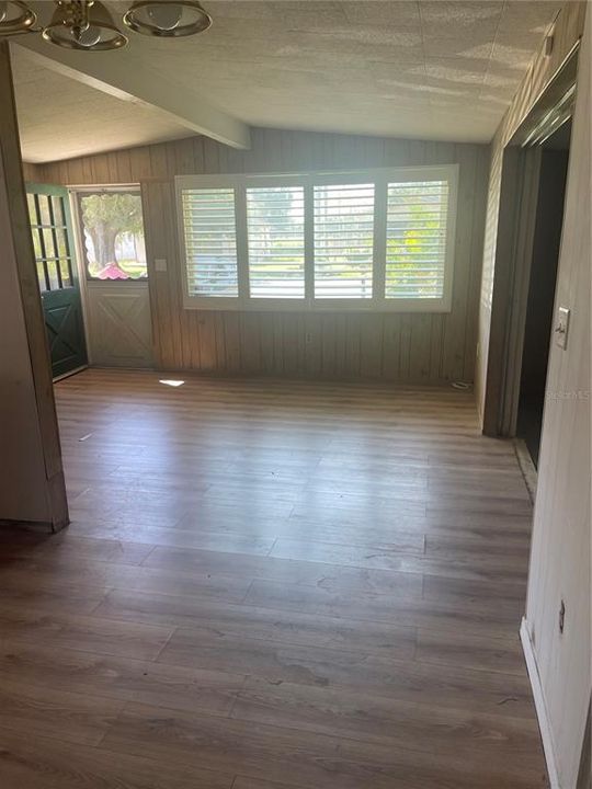 Active With Contract: $185,000 (3 beds, 1 baths, 1125 Square Feet)