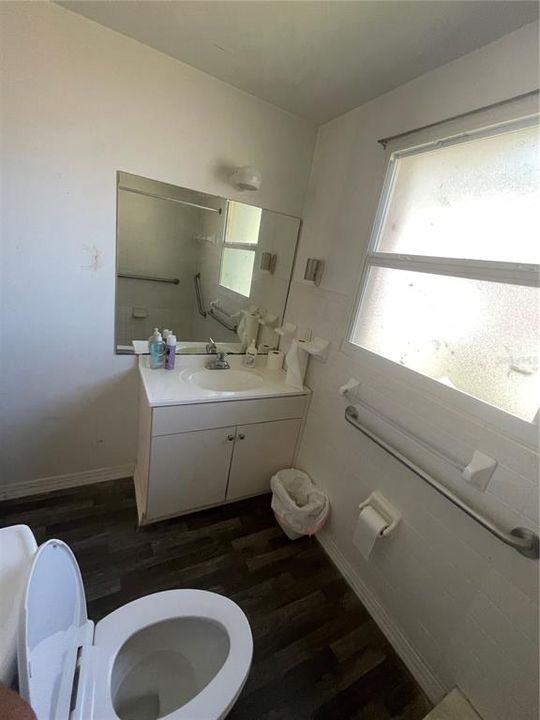 Active With Contract: $185,000 (3 beds, 1 baths, 1125 Square Feet)