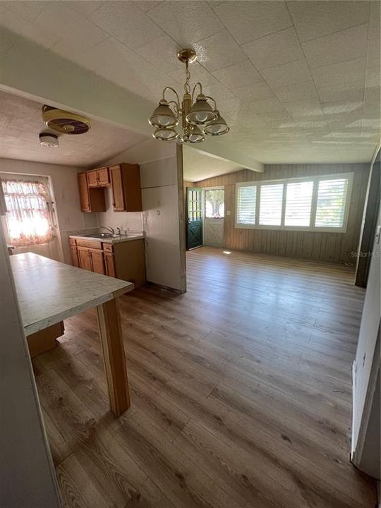 Active With Contract: $185,000 (3 beds, 1 baths, 1125 Square Feet)