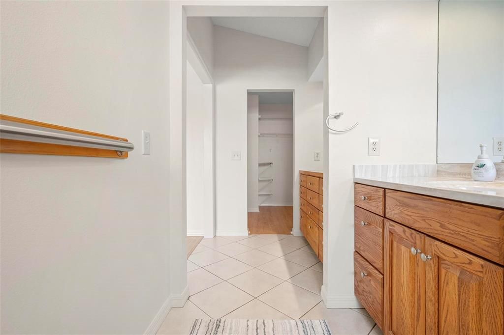 В аренду: $3,300 (2 спален, 2 ванн, 1327 Квадратных фут)