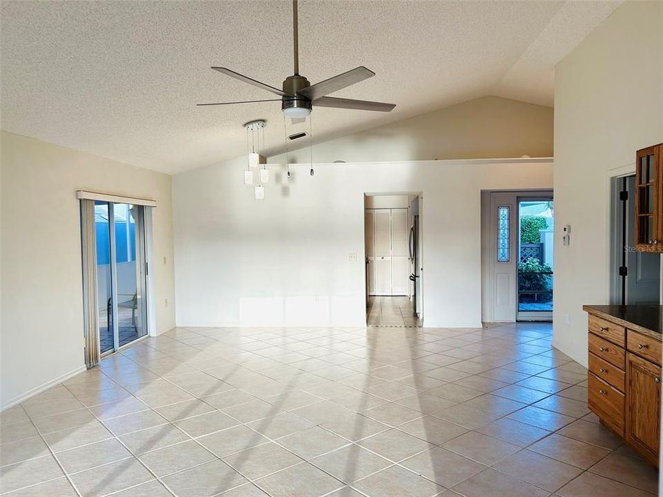 В аренду: $3,300 (2 спален, 2 ванн, 1327 Квадратных фут)