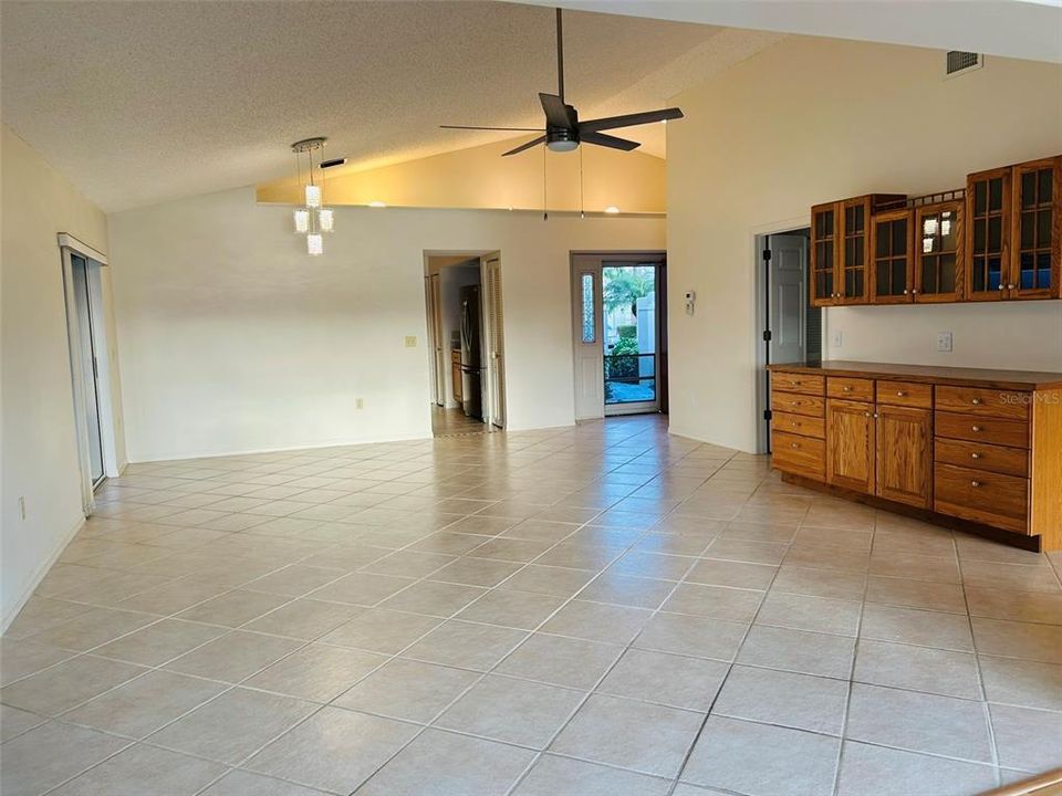 В аренду: $3,300 (2 спален, 2 ванн, 1327 Квадратных фут)