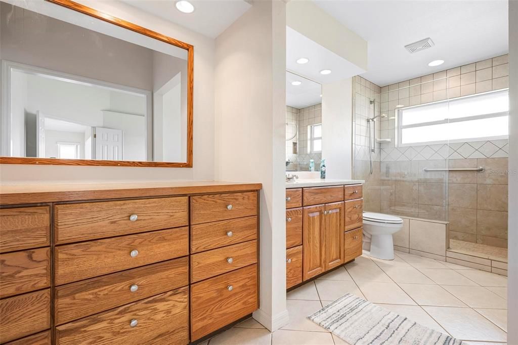 В аренду: $3,300 (2 спален, 2 ванн, 1327 Квадратных фут)