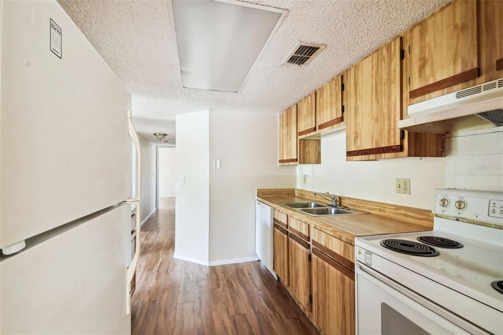 待售: $140,000 (2 贝兹, 2 浴室, 915 平方英尺)