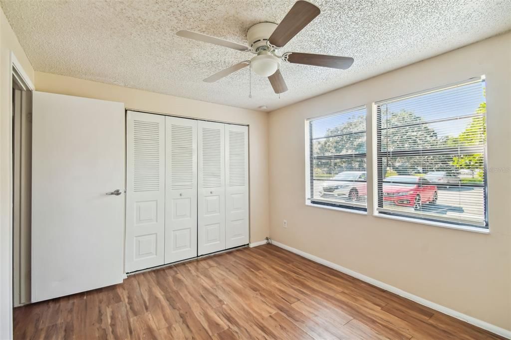 待售: $140,000 (2 贝兹, 2 浴室, 915 平方英尺)