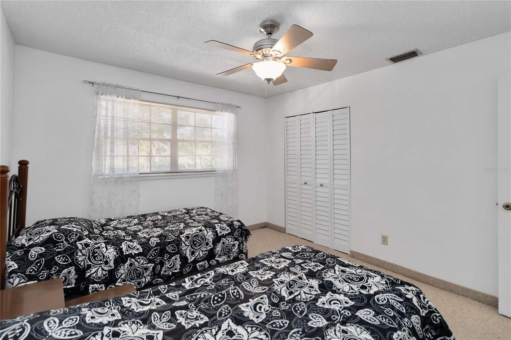 For Sale: $170,000 (2 beds, 2 baths, 967 Square Feet)