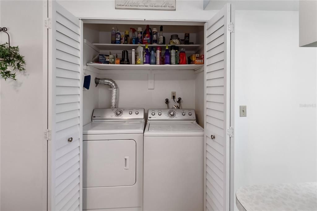 For Sale: $170,000 (2 beds, 2 baths, 967 Square Feet)