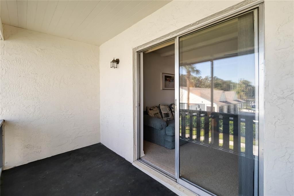 For Sale: $170,000 (2 beds, 2 baths, 967 Square Feet)