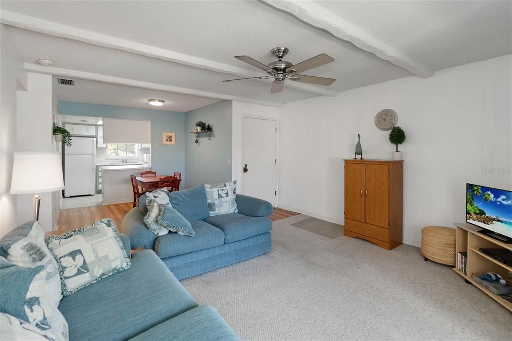 For Sale: $170,000 (2 beds, 2 baths, 967 Square Feet)