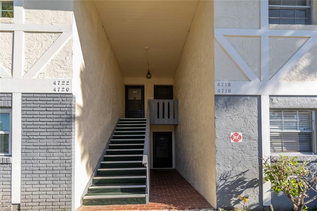 For Sale: $170,000 (2 beds, 2 baths, 967 Square Feet)