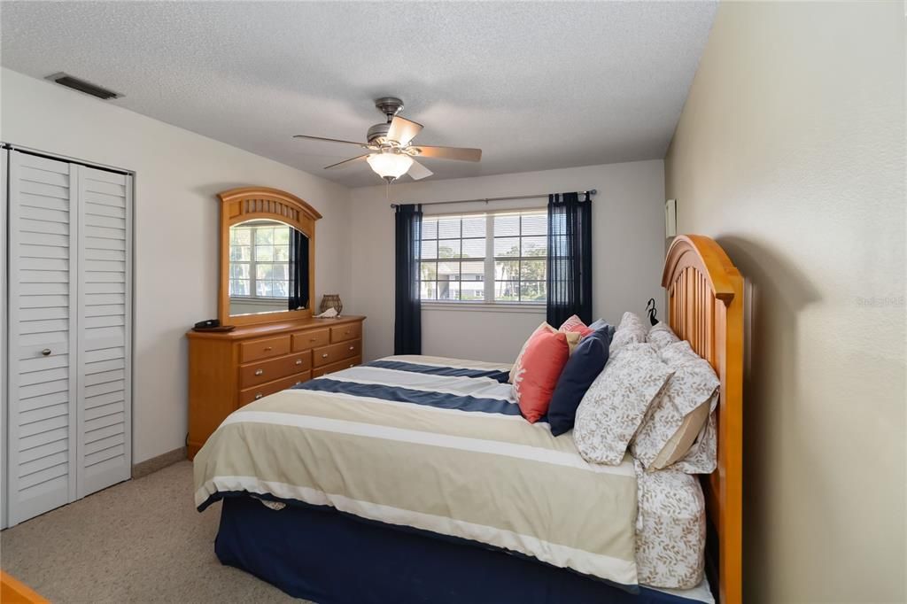 For Sale: $170,000 (2 beds, 2 baths, 967 Square Feet)