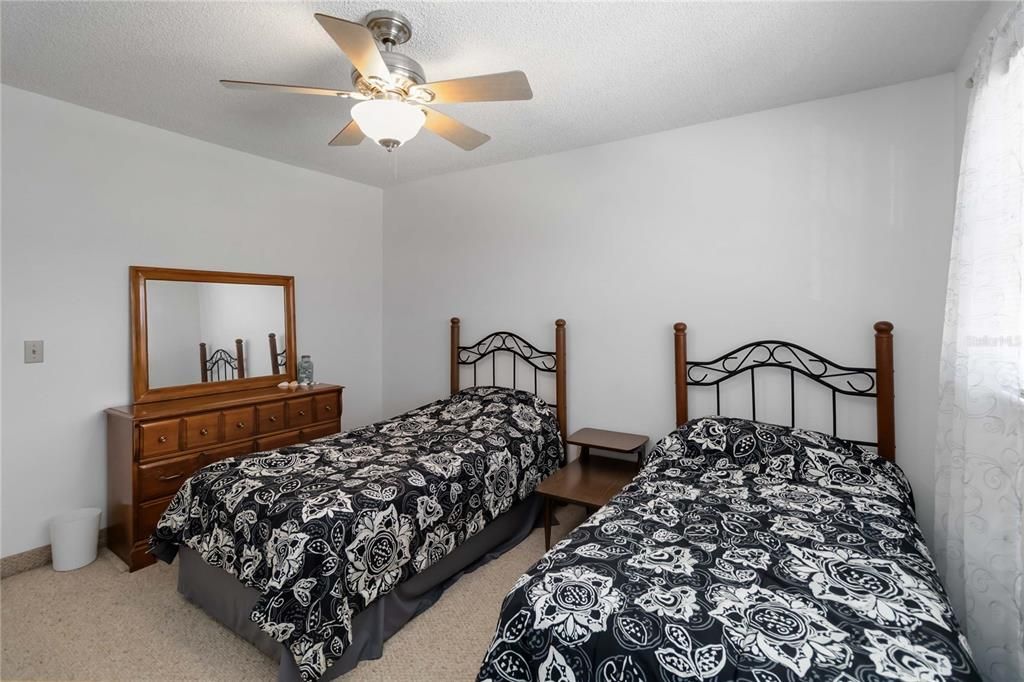 For Sale: $170,000 (2 beds, 2 baths, 967 Square Feet)